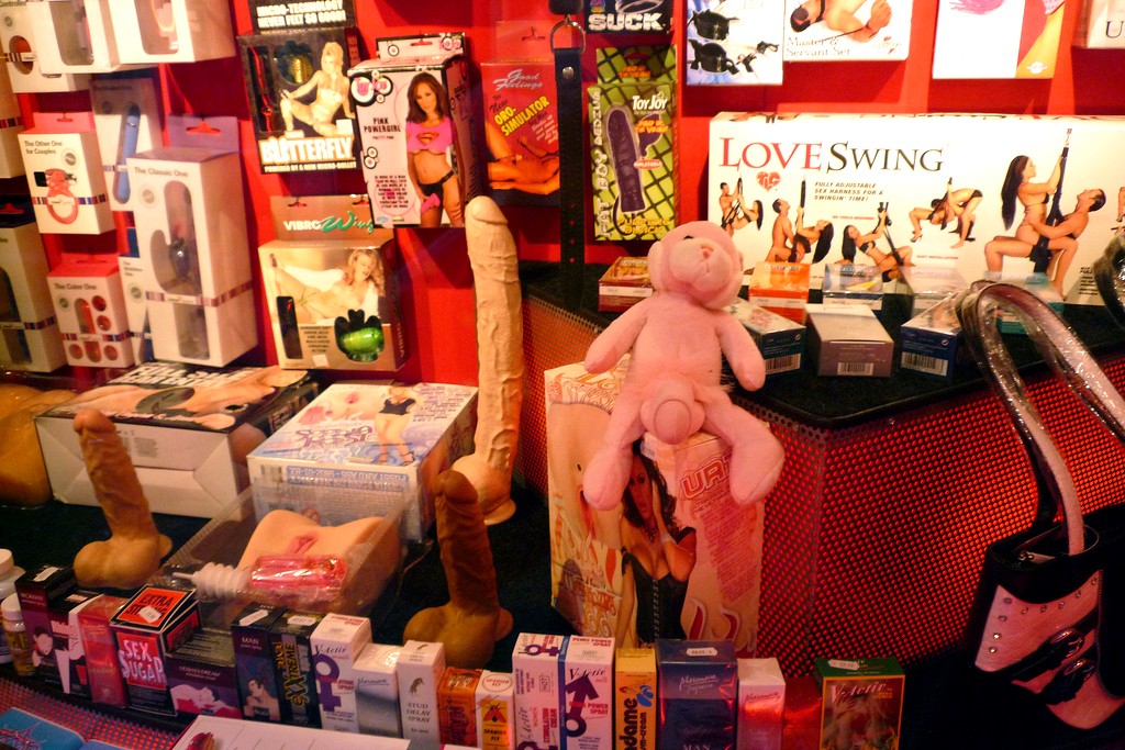 секс шоп секс игрушки фаллоимитатор анал.
