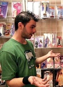 секс шоп секс игрушки продавец гей