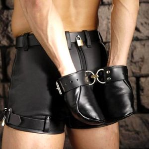 наручники фиксаторы с трусами бдсм кожаные с заклепками для ролевых бдсм игр вагинального орального и анального порно секса