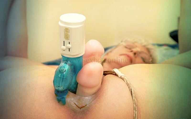 Фото: фистинг секс-игрушками: 3 вибратора в вагине