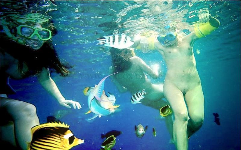 Фото: купание голыми в море, потом секс втреом